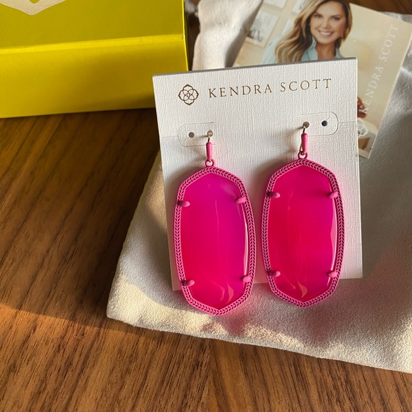 SOLD - Kendra Danielle NWT - Picture 6 of 7